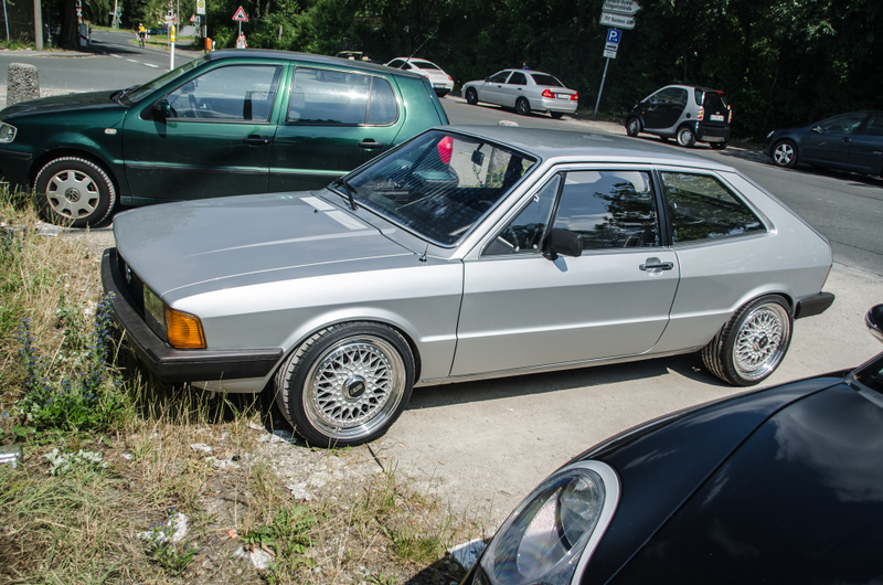 Illustration for article titled Photodump: A classic Porsche car meet.